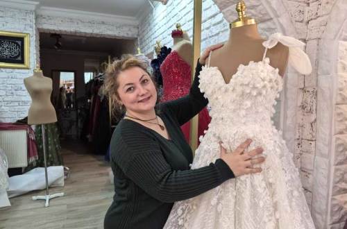 Gelinlikçiler yaz sezonuna kıştan hazırlanıyor