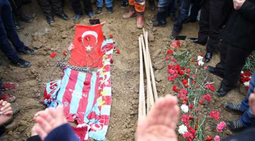 GENÇ AŞIKLAR SONSUZA DEK YAN YANA...