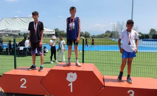 Genç atletler Sakarya’da şampiyonluklara koştu