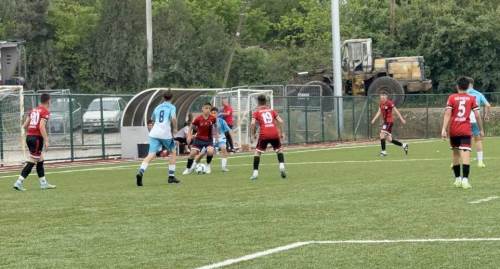 Genç futbolcular şampiyonluk için Düzce’de sahaya indi