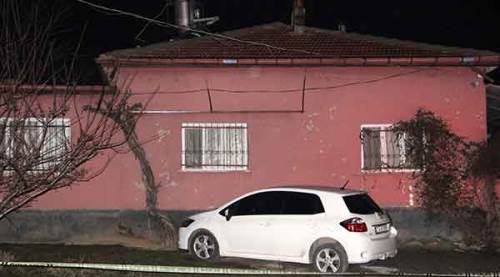 Genç kız babasını öldürüp annesinin yardımıyla cesedi yaktı!