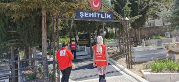 Genç Kızılay’Dan Şehitlik Ziyareti
