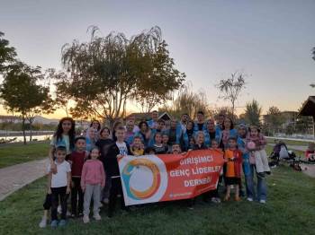 Genç Liderler Çocukları Sevindirmeye Devam Ediyor
