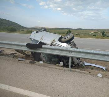 Genç Sürücü Takla Atan Araçtan Yaralı Olarak Kurtuldu
