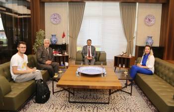 Genç Yeşilay’Dan Vali Çelik’E Ziyaret
