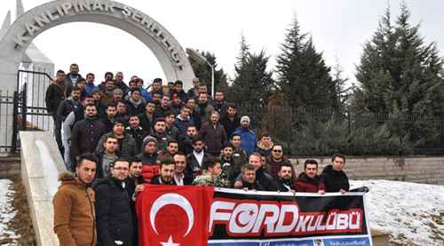 Gençlerden anlamlı ziyaret