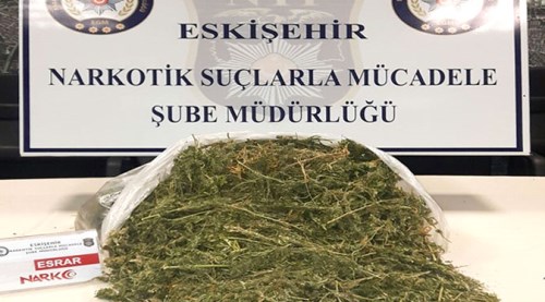 Gençleri zehirleyemeden yakalandı