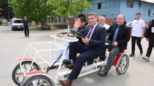 Gençlerin bilim projeleri Düzce Valisi’nin dikkatini çekti