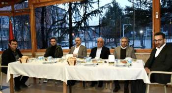 Gençlerle Bir Araya Geldi
