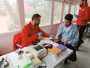 Gençlik Merkezi Öğrencileri Ve Vatandaşlar Kan Bağışına Yoğun İlgi Gösterdi
