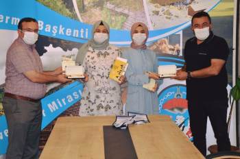 Gençlik Ve Spor Bakanlığı’Ndan Emetli Gençlere Kitap Hediyesi
