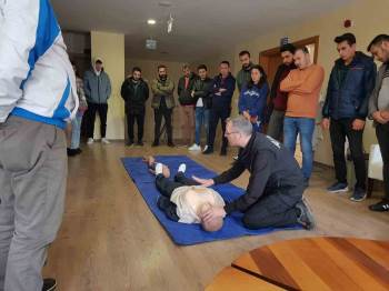 Gençlik Ve Spor İl Müdürlüğü Çalışanlarına ’İlk Yardım Ve Afet Farkındalık’ Eğitimi
