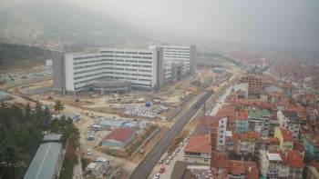 Genişliğini 30 Metreye Çıkardığı Eken Paşa Caddesi’Nde Asfalt Mesaisi Başladı
