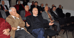 Gergin kongrede Atacan güldü