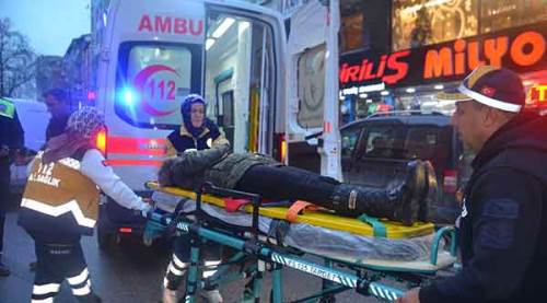 Geri geri manevra yaparken yayaya çarptı; 1 yaralı