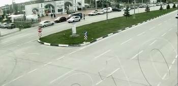 Geri Manevra Yapan Sürücü Anne Ve Kucağındaki Bebeğine Çarptı
