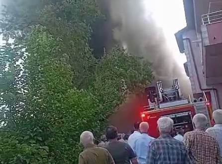 Geyve’de kurulukta çıkan yangın ahşap eve sıçradı