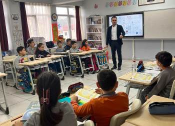 Geyve Kazımpaşa İlkokulu'nda akademisyenlik mesleği tanıtıldı