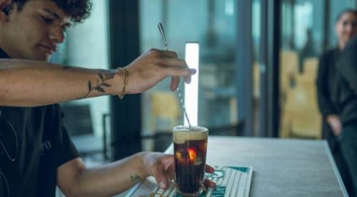 GHB: Görünmeyen Tehlike Nedir? Hangi İçeceklere Karıştırılır? Korunma Yolları