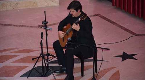 Gitar Resitali'ne dinleyicilerden tam not