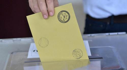 Göbeğini kaşıyıp, tweet atarak seçim kazanılmaz!