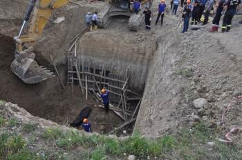 Göçük Altında Kalan 70 Yaşındaki İşçi Hayatını Kaybetti
