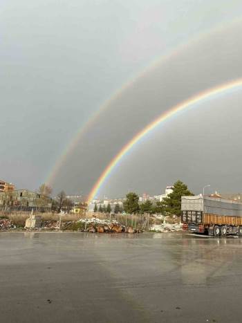 Gökkuşağı Görsel Şölen Oluşturdu
