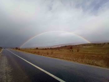 Gökkuşağı Kartpostallık Bir Görüntü Oluşturdu
