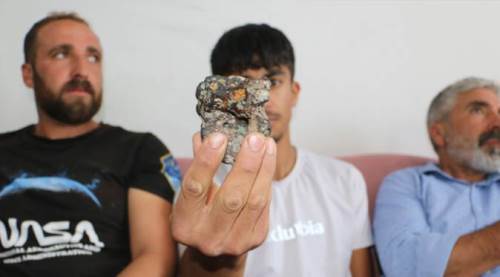 Gökyüzünden "4 milyon TL" düştü! Mahalleli devamını arıyor