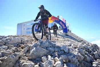 Gökyüzünden denize pedal çevirdiler!