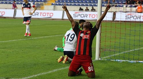 Golcü Mezenga da yuvaya döndü!