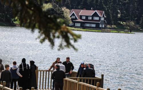 Gölcük Tabiat Parkı, ziyaretçilerine kartpostallık görüntüler sundu