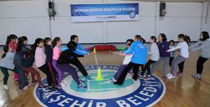 Gönüllerince eğleniyorlar 