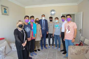 Gönüllü Çocuklara Plaket
