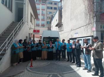 Gönüllü Ekip Deprem Bölgesine Gitti
