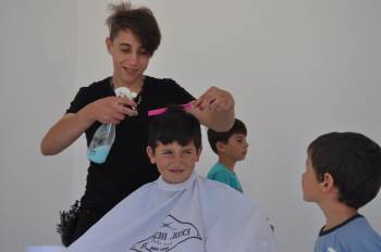 Gönüllü Kuaförler Bayram Öncesi Çocuklara Öyle Bir Jest Yaptı Ki
