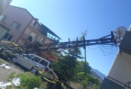 Görenleri şaşkına çeviren kaza: Bahtsız sürücü böyle yaralandı...