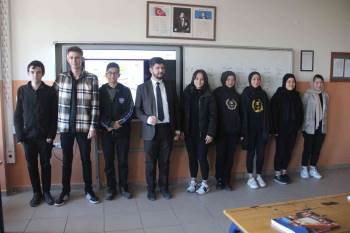 Görme Engelli Öğretmen, Mesleğini Büyük Bir Tutkuyla Yapıyor
