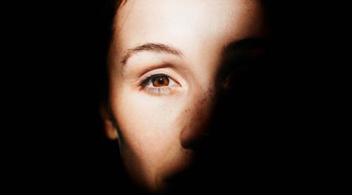 Göz Bozukluğu Belirtisi Olan Hastalıklar: Katarakt, Beyin Tümörleri, Epilepsi