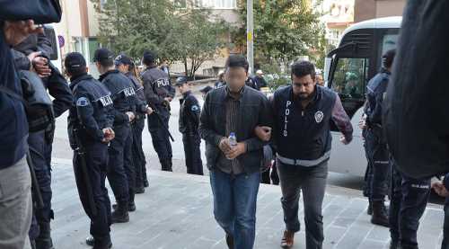 Gözaltına alınan öğretmenler adliyeye sevk edlidi