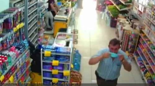 Gözlerine inanamadılar: Maskeyi öyle bir yerden çıkarttı ki...