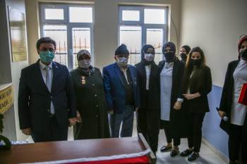 Gözyaşları İçinde Kütüphane Açılışı
