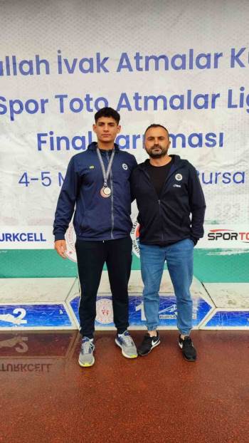 Gümüş Madalyasıyla Döndü

