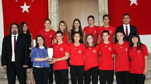 Günay'dan sporculara büyük destek