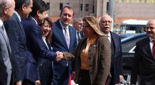 Günay ya da Karacan olmalıydı!