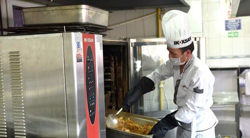 Günde 5 bin porsiyon sıcak yemek