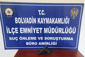 Gündüz Silahla Dolaştığı İhbar Edilen Şahsı Polis Gece Düğünde Yakaladı
