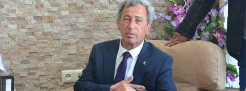Günyüzü Belediye Başkanı Menderes Durgut mazbatasını aldı