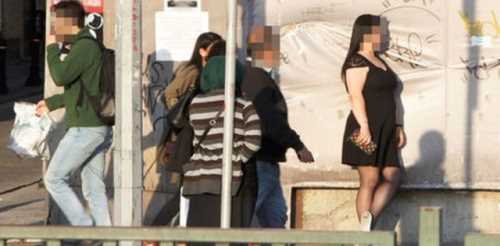 GÜPEGÜNDÜZ DURAKTA FUHUŞ PAZARLIĞI