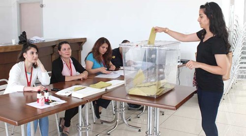Gurbetçiler oy kullanmaya başladı